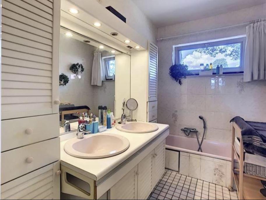 Suite Familiale Avec 2 Chambres Dans Une Villa - Quartier Vert Et Boise - 5 Kms De Namen Buitenkant foto